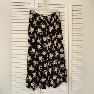 Sag Harbor Black A-Line Skirt with Cream Floral Design 100% Rayon Size Medium